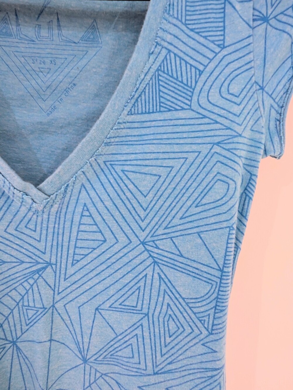 Y2K Talula Blue Geometric V-Neck Tank By Aritzia - Picture 5 of 7